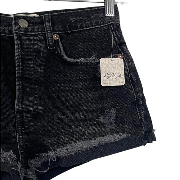 Free People Lasso Denim Short Faded Black Button Fly Fray Hem NWT - Picture 6 of 12